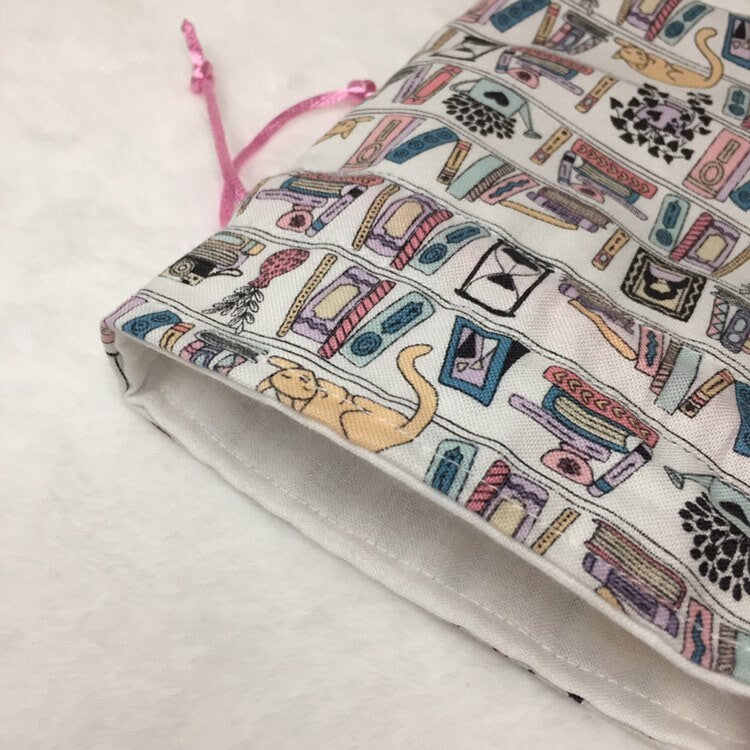 Library Cats White - Drawstring Pouch